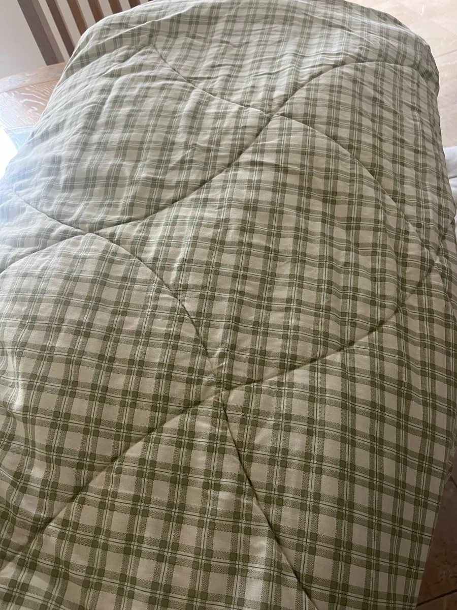 Laura Ashley Bedspread - Image 2