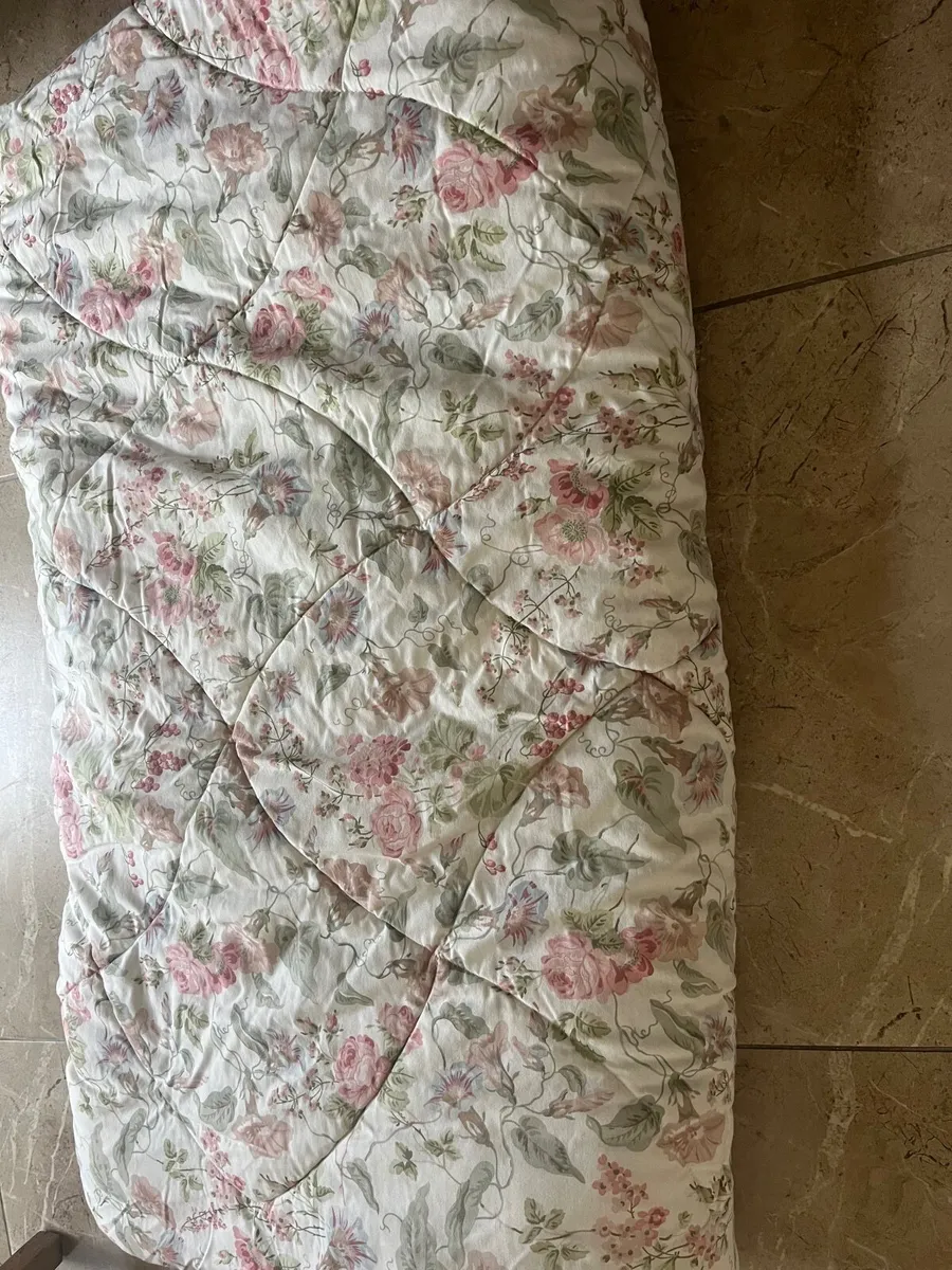 Laura Ashley Bedspread - Image 3