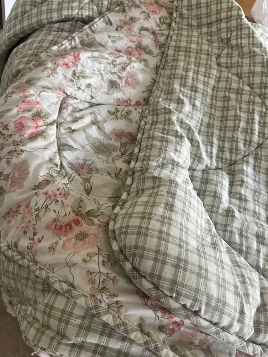 Laura Ashley Bedspread - Image 4