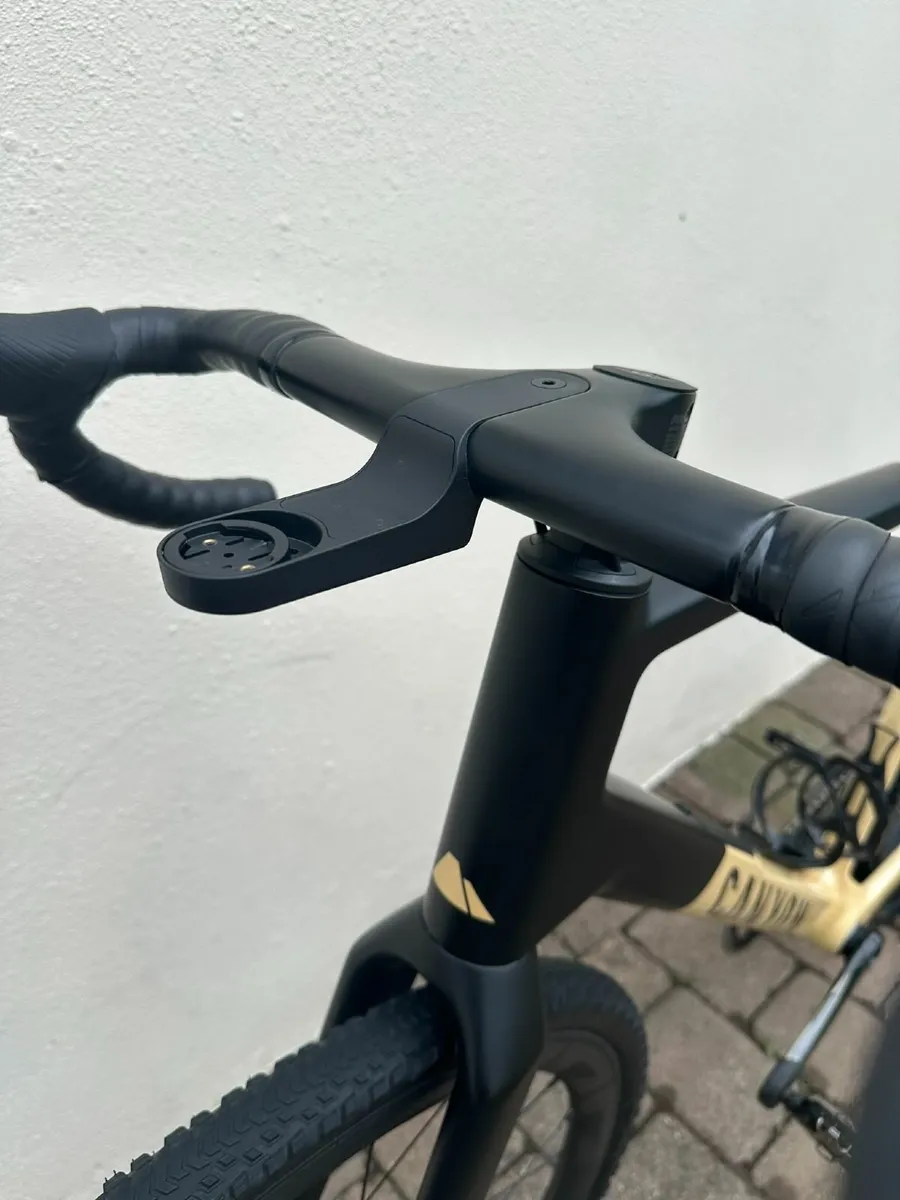 Canyon Grail CF SLX 8 AXS Gravel bike (2024). - Image 2