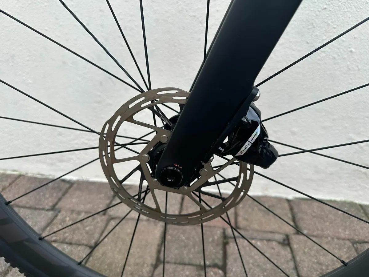 Canyon Grail CF SLX 8 AXS Gravel bike (2024). - Image 3