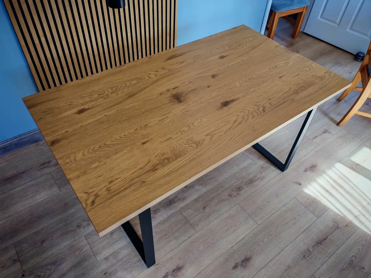 Dining table - Image 1