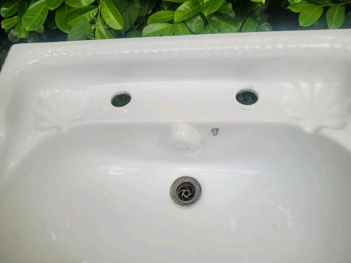 Bathroom sink - Image 3
