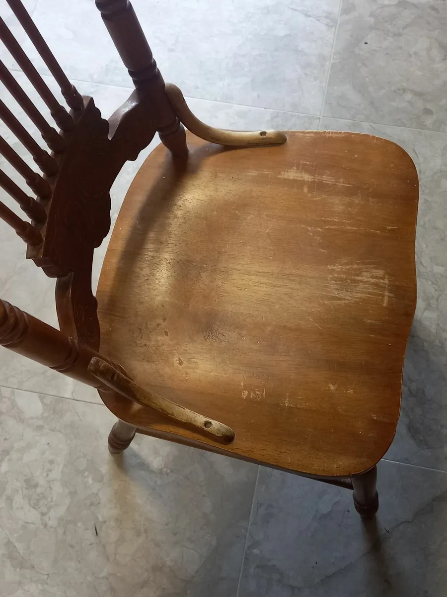 Kitchen table and chairs - Image 2