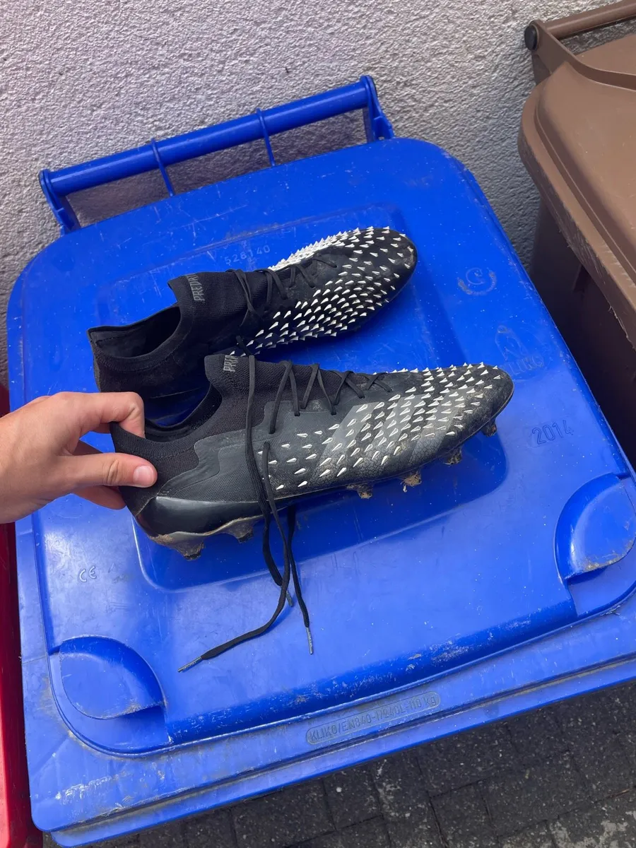 Adidas predators freak .1 low football boots - Image 1