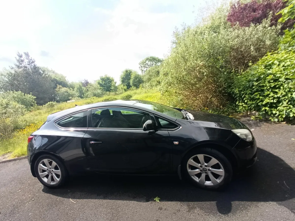 Opel Astra 2013 - Image 1