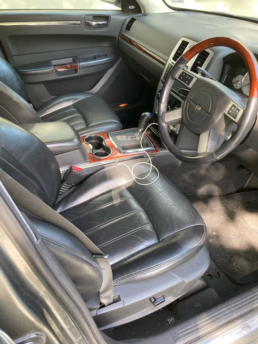 Chrysler 300c  diesel - Image 4