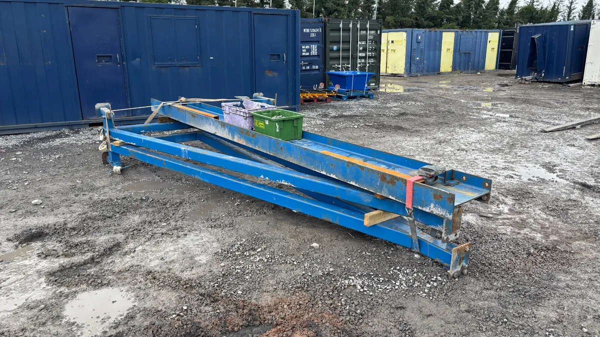Mobile Gantry Crane , Chain Block & Chains - Image 1