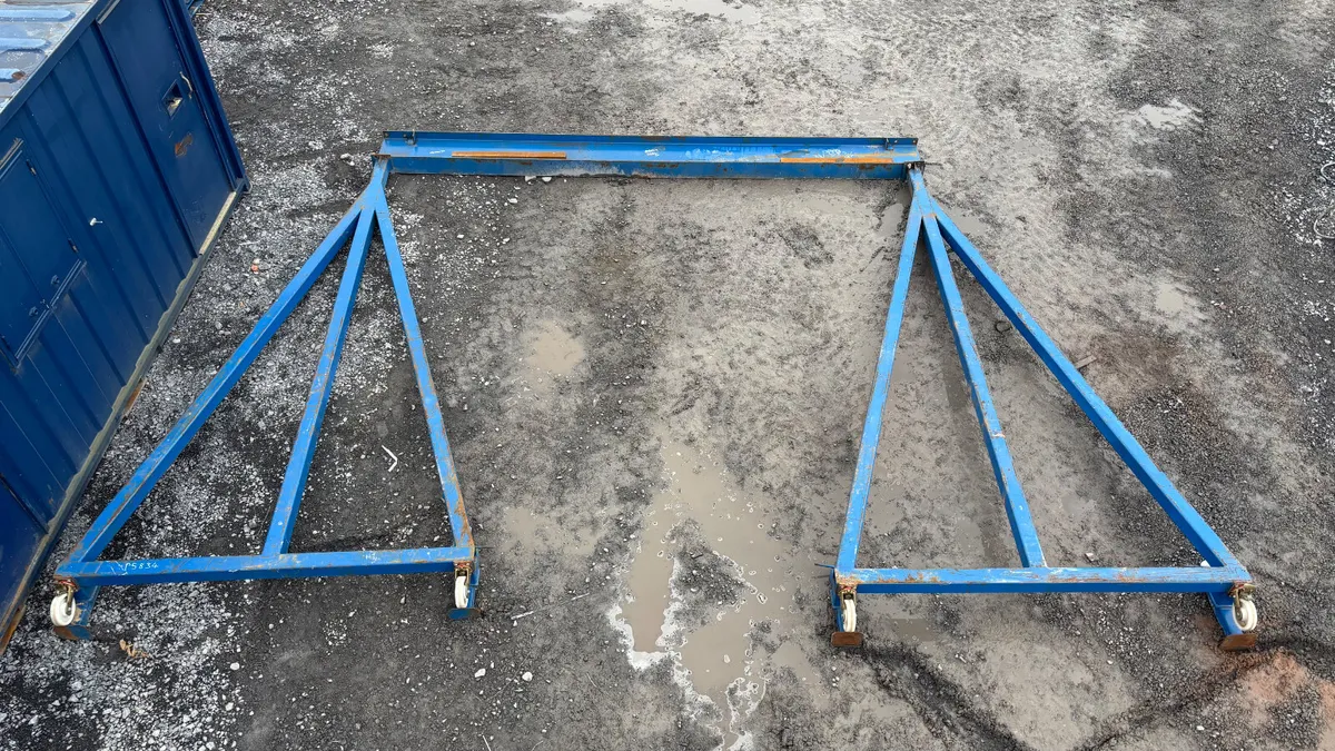 Mobile Gantry Crane , Chain Block & Chains - Image 2