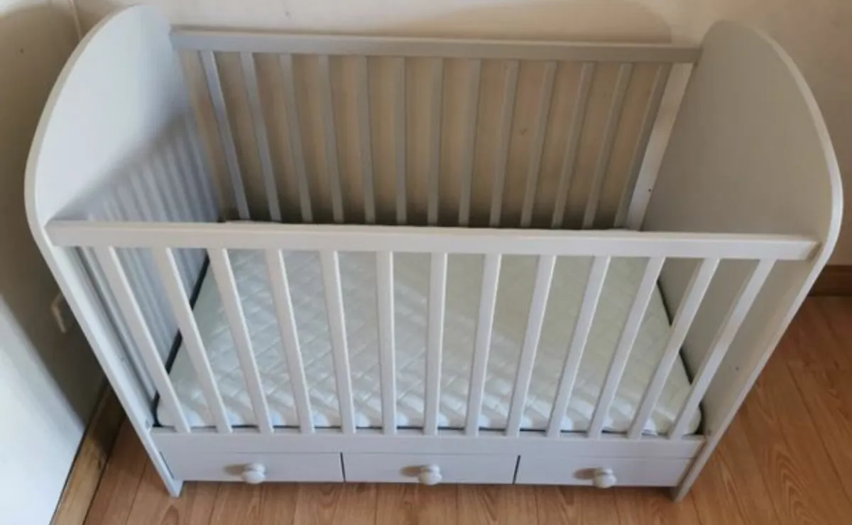 Cot bed - Image 1