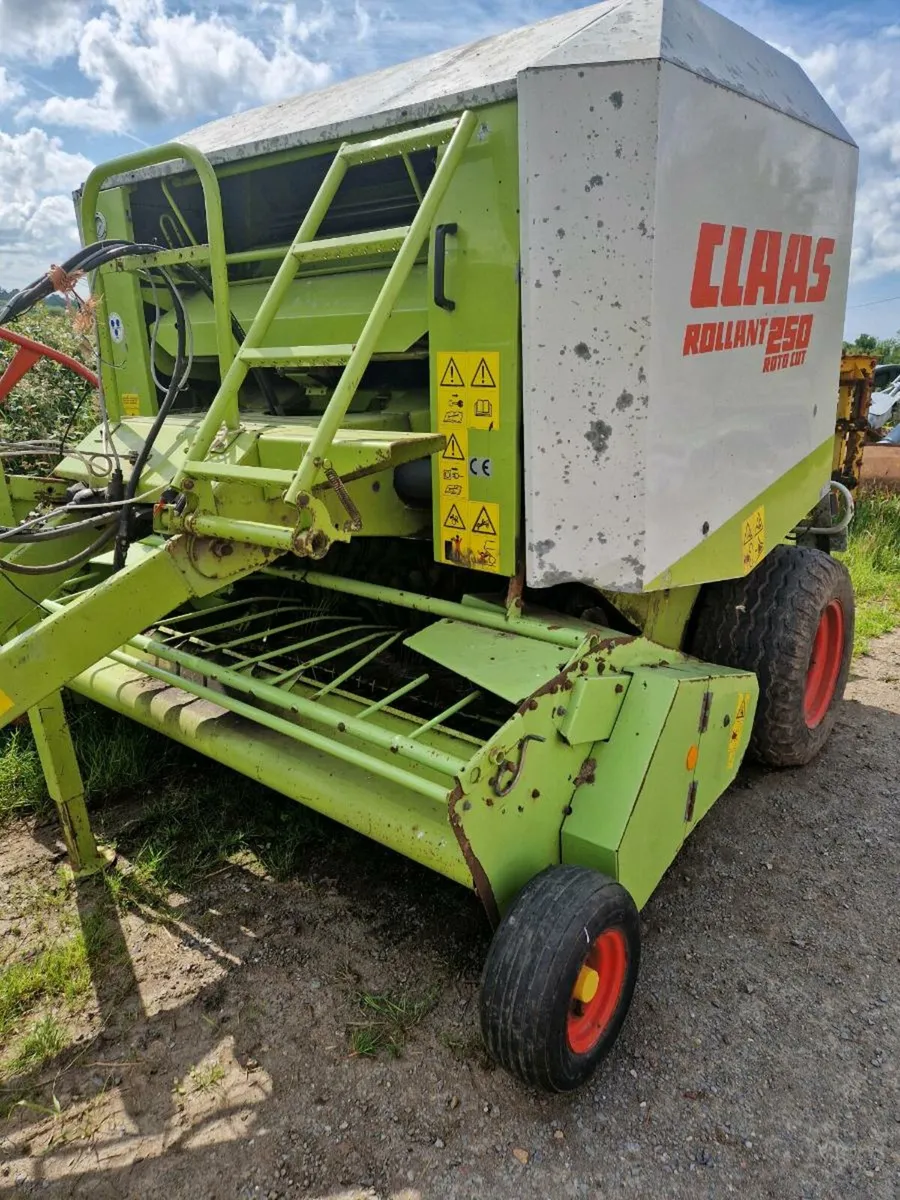 Round baler - Image 1