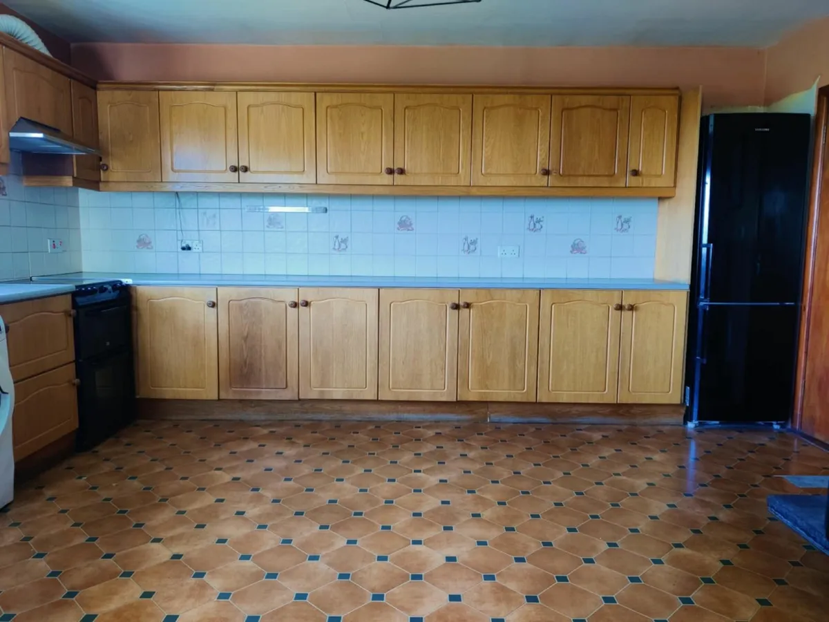FULL KITCHEN + APPLIANCES - Image 1
