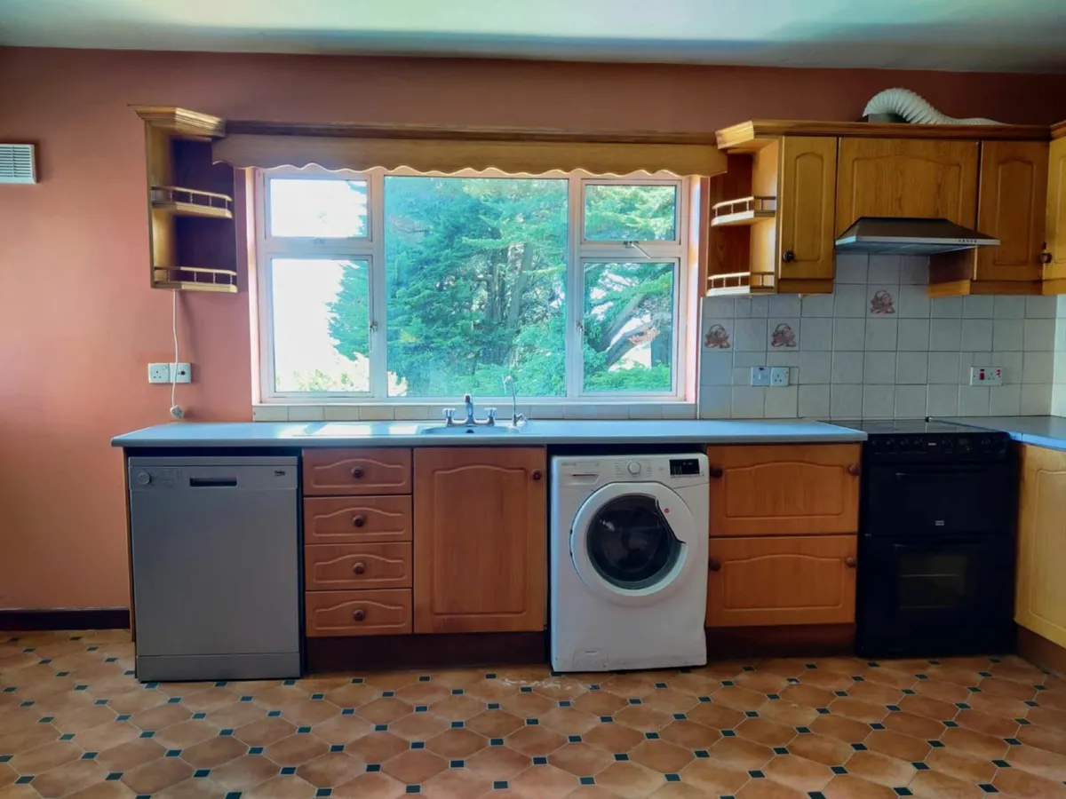 FULL KITCHEN + APPLIANCES - Image 2