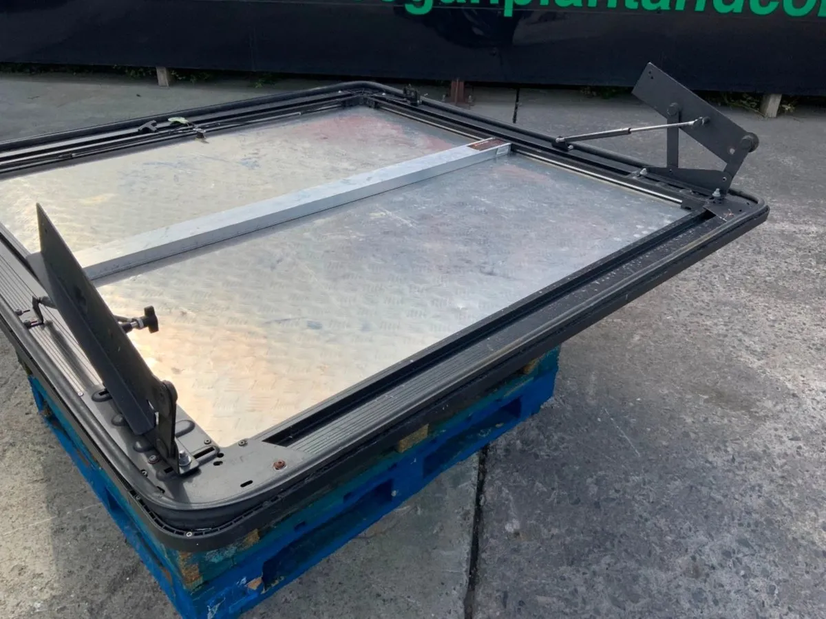 VW AMORAK TONNEAU LOAD  BED COVER....5192. - Image 4