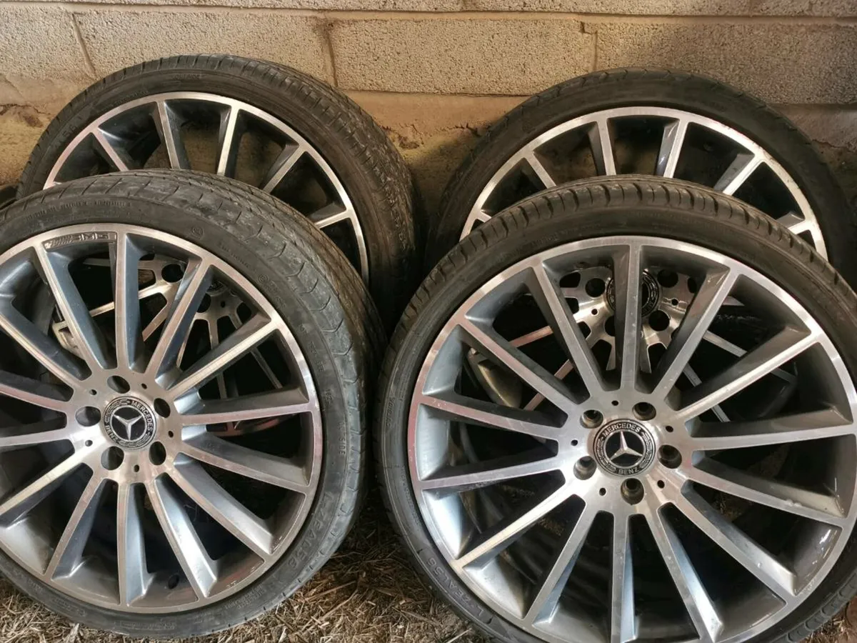 Merc alloys, jeep tyres.. - Image 1