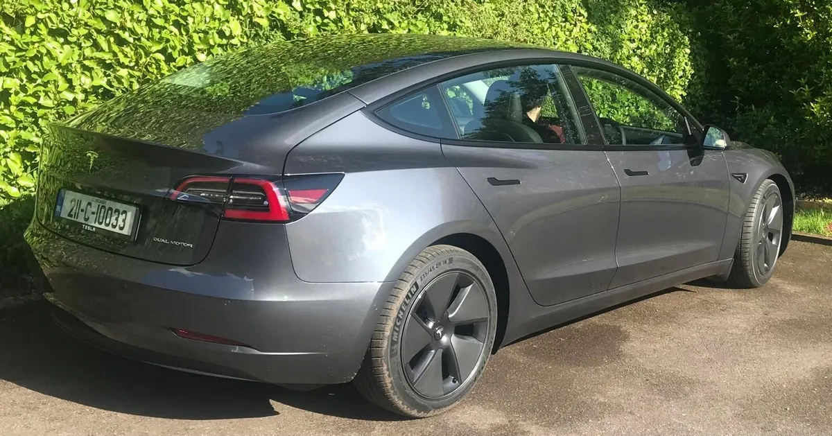 Tesla Model 3 2021 Long range AWD w/Acc Boost - Image 2