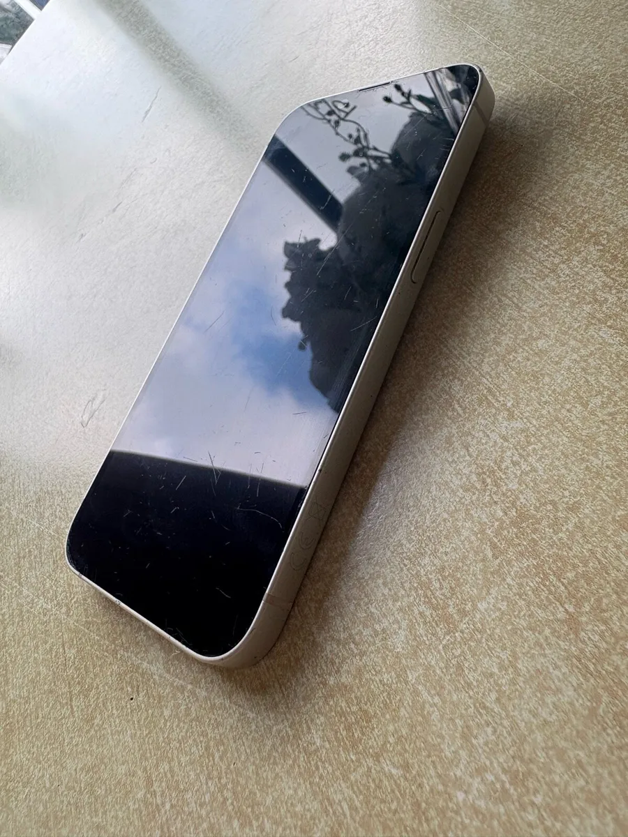 iPhone 14 - Image 3
