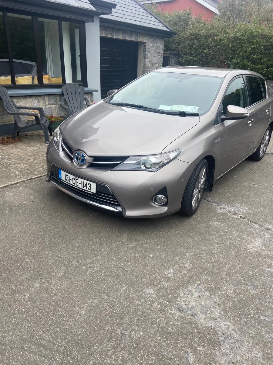 Toyota Auris1.8 Hybrid Auto Lux trim Hi Spec - Image 1