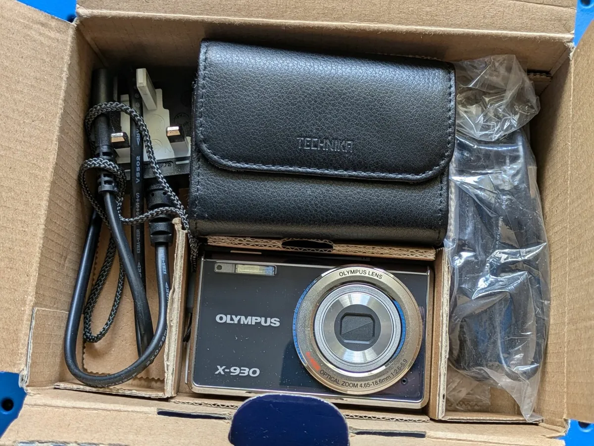 Olympus X-930 12 MP CCD 🌈 digital compact camera - Image 2