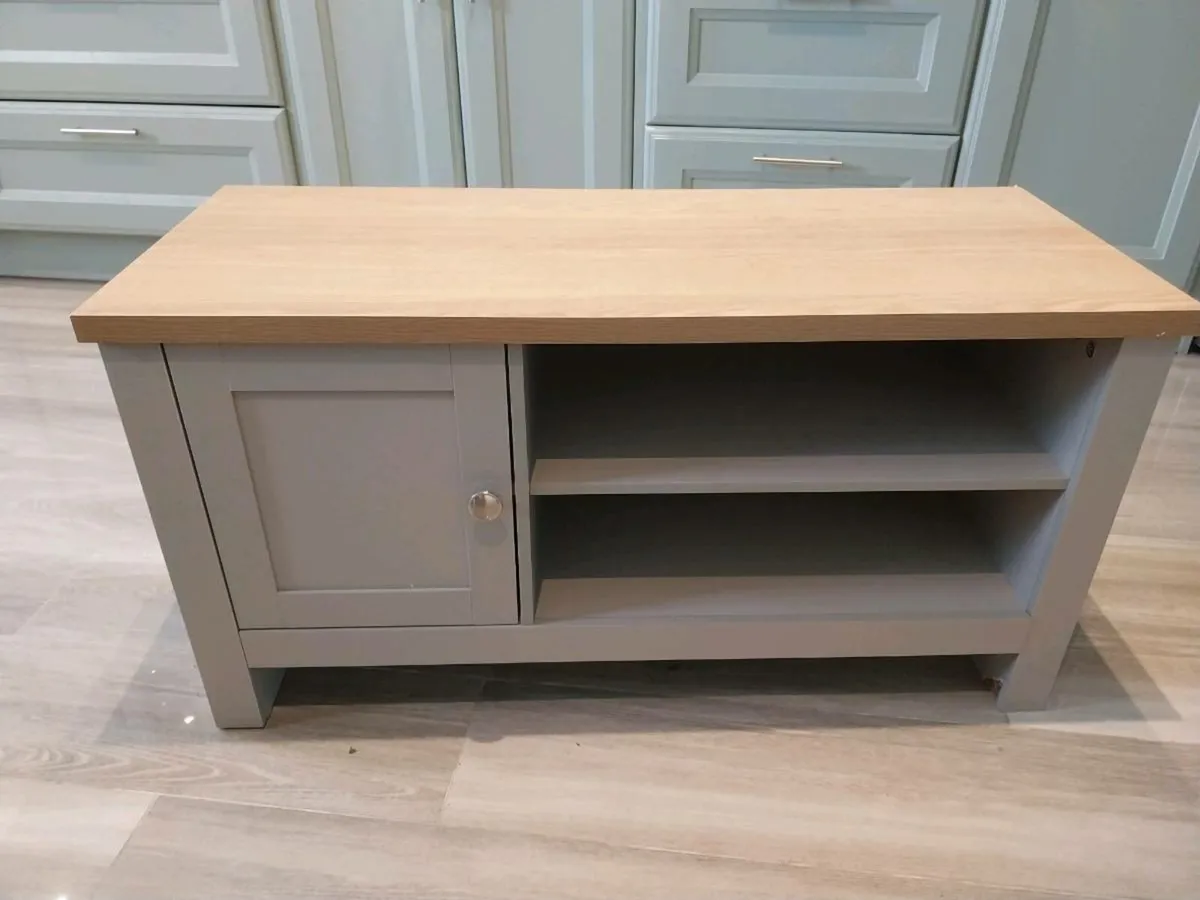 Television stand - Image 1