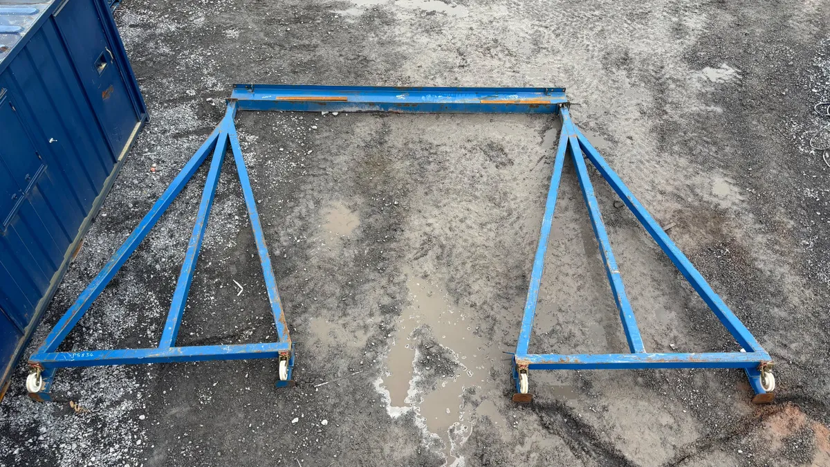 Mobile Gantry Crane , Chain Block & Chains - Image 3