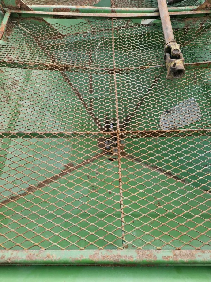 Fertiliser spreader - Image 2