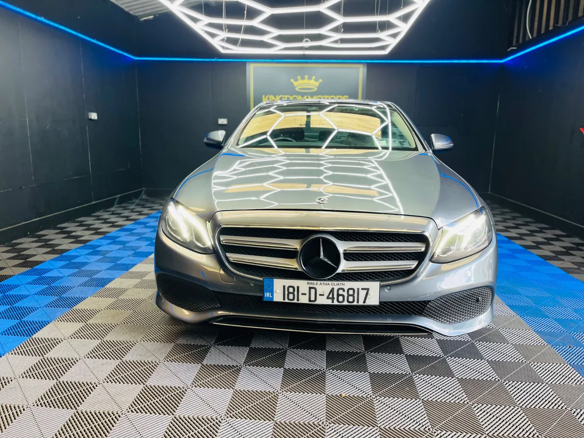 E220D,PANORAMIC,AVANTGARDE,AUTOMATIC - Image 4