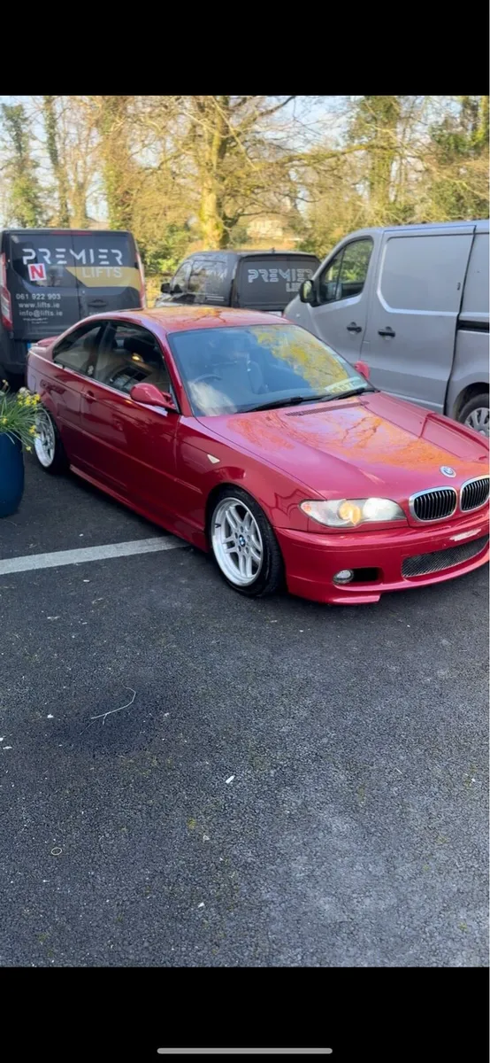 2005 bmw e46 318ci on book - Image 1