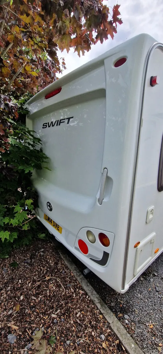 Swift Coastline fixed bed caravan - Image 4