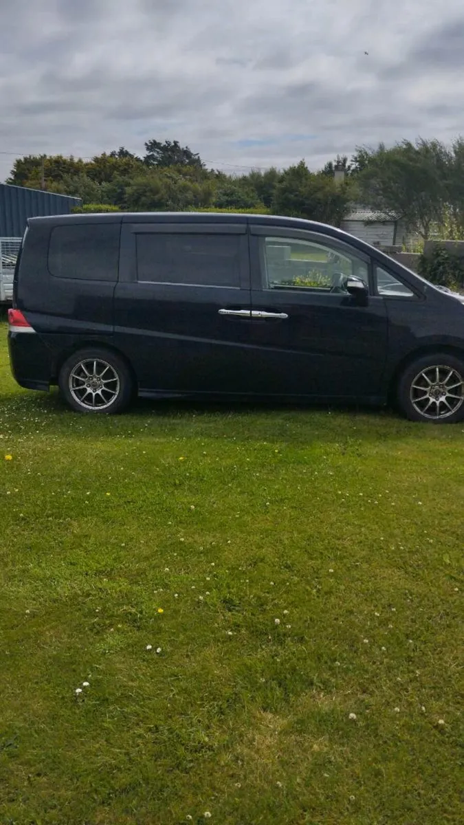 Honda stepwgn 7seater automatic - Image 2