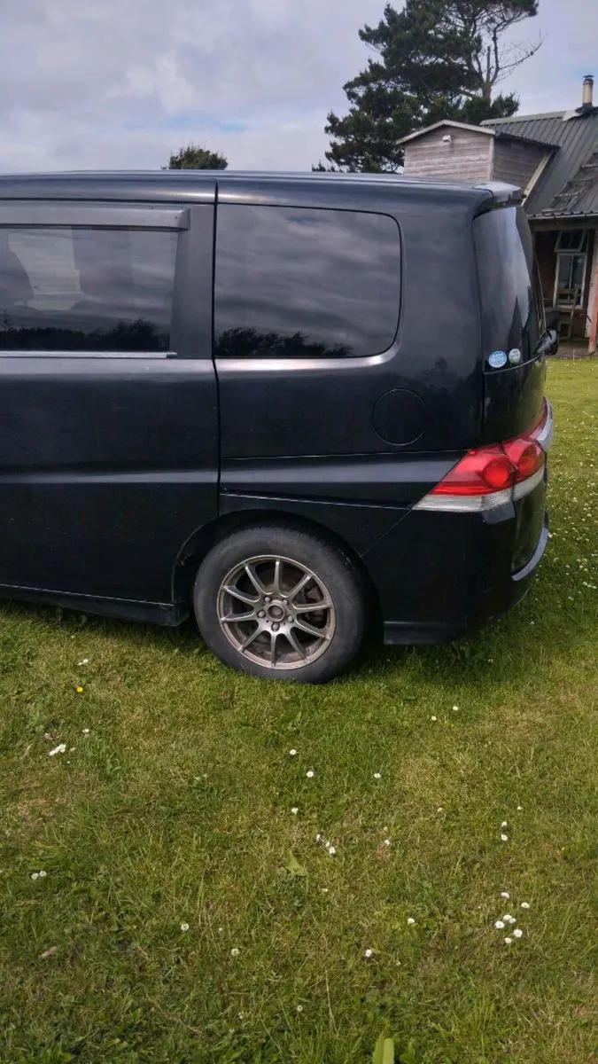 Honda stepwgn 7seater automatic - Image 4