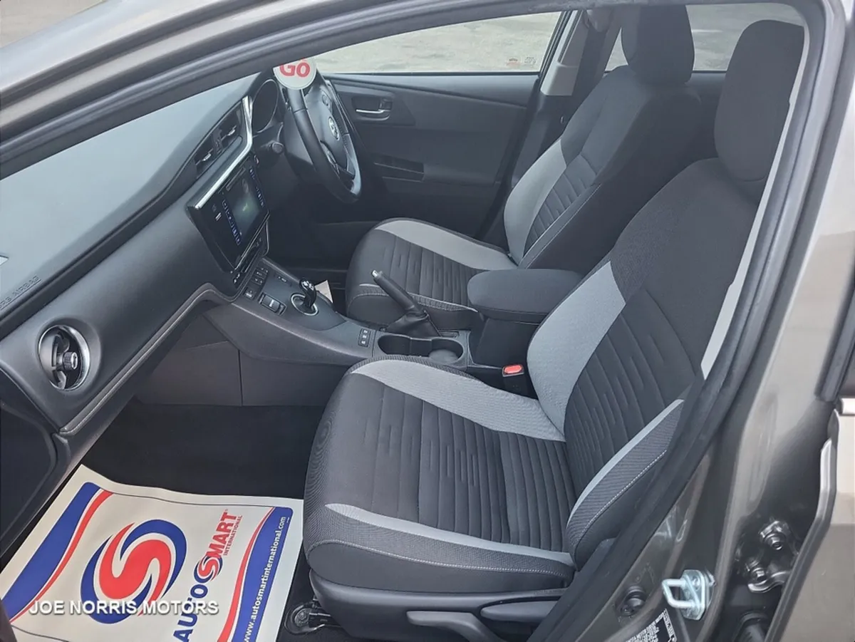 Toyota Auris Hybrid Sol Automatic - Image 3