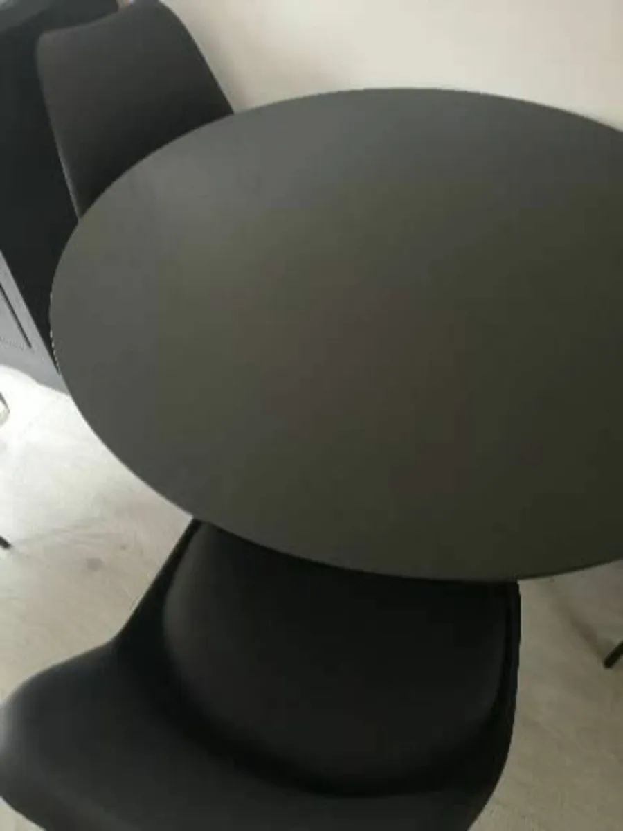Table and  4 chairs - Image 2