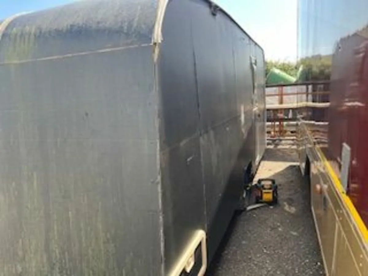 Food Trailer - Image 1