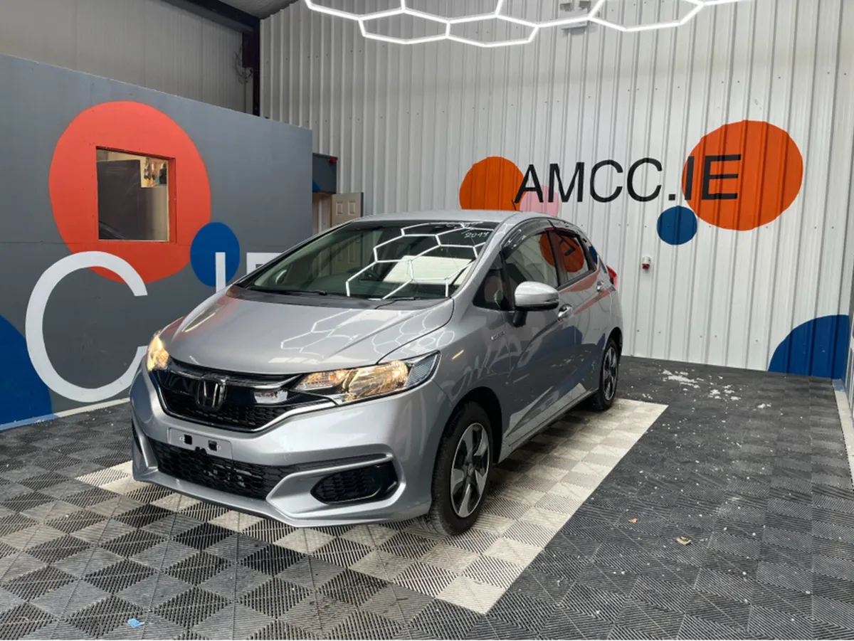 Honda Fit 1.5 HYRBID / 33k KMs / ADAPTIVE CRUISE & - Image 3