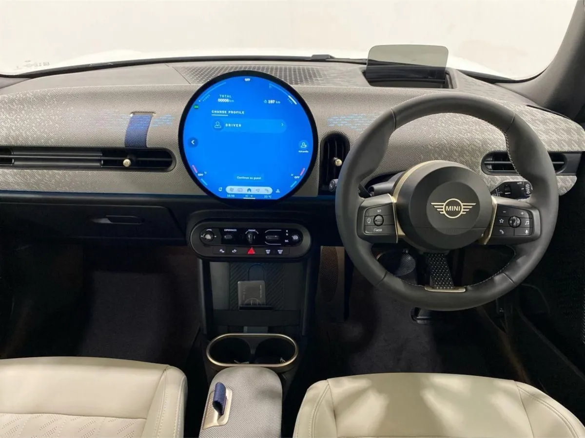 MINI HATCH Cooper C 3 Door - Image 4