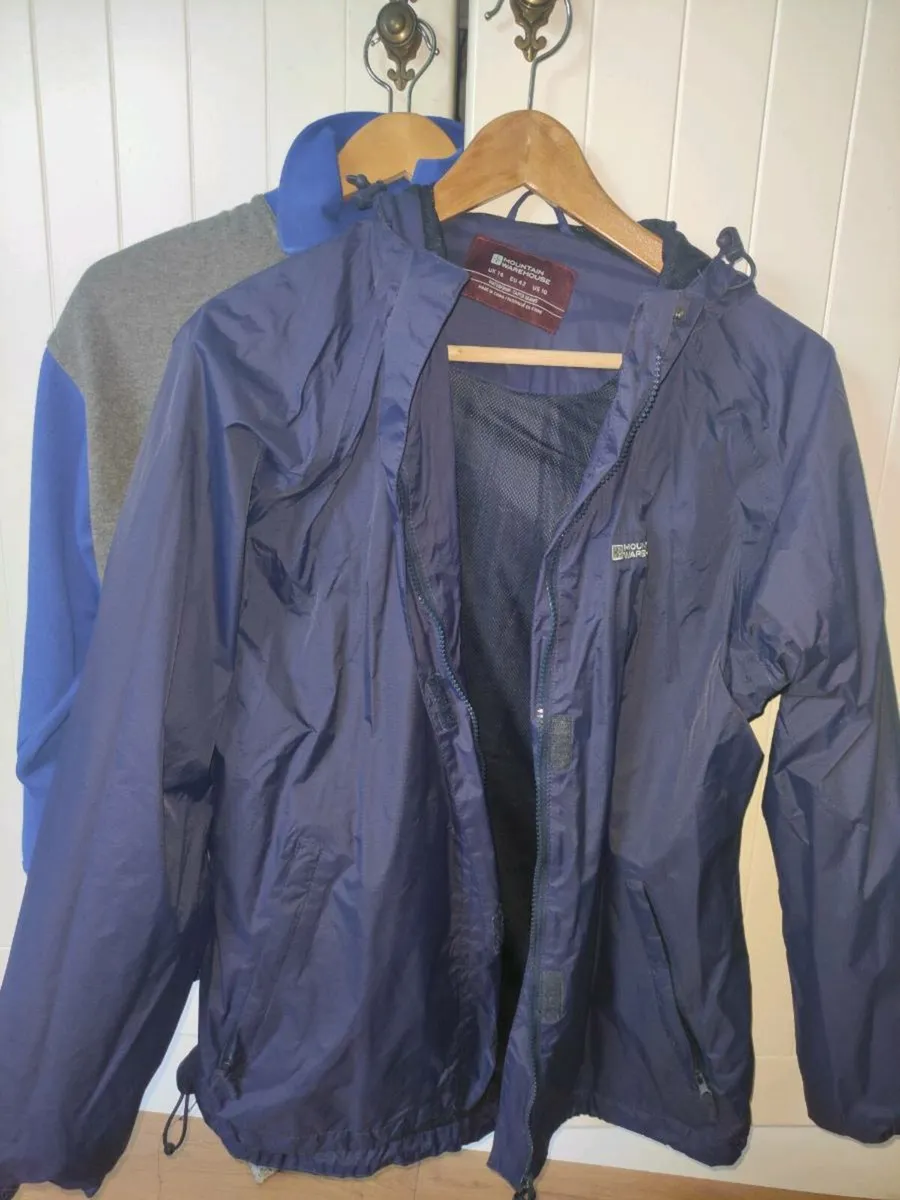 Mountain warehouse raincoat - Image 3