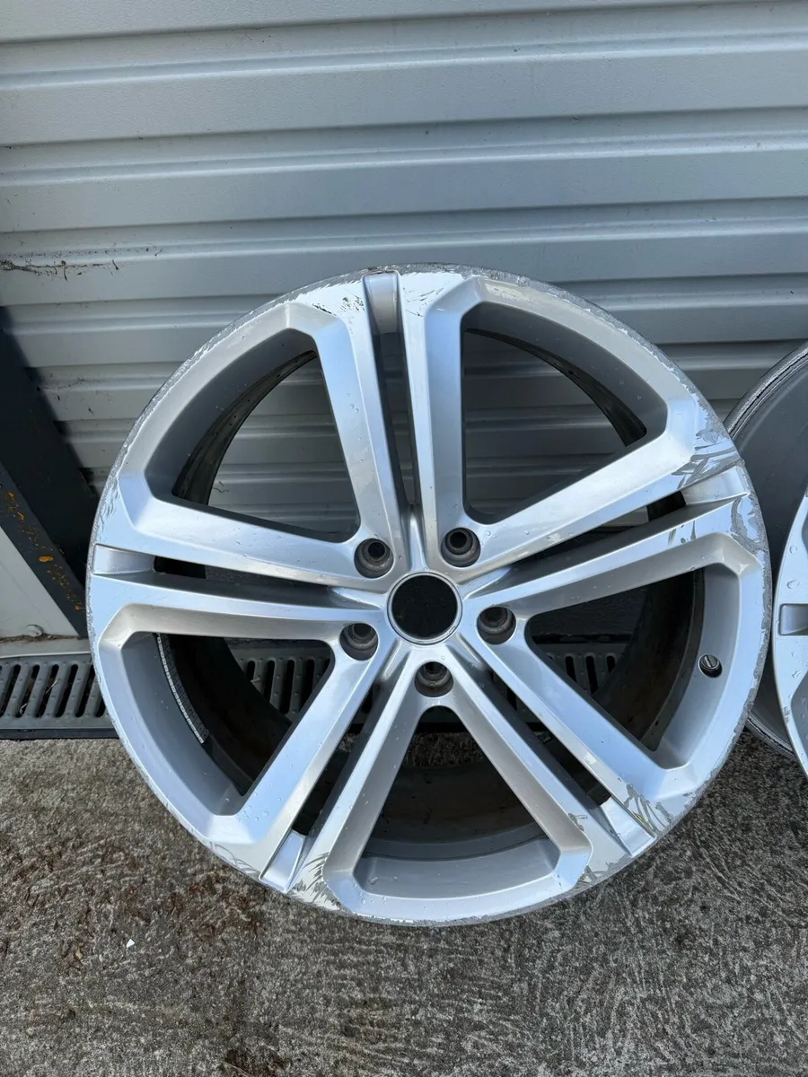 Genuine 21inch Volkswagen Touareg Alloys - Image 2