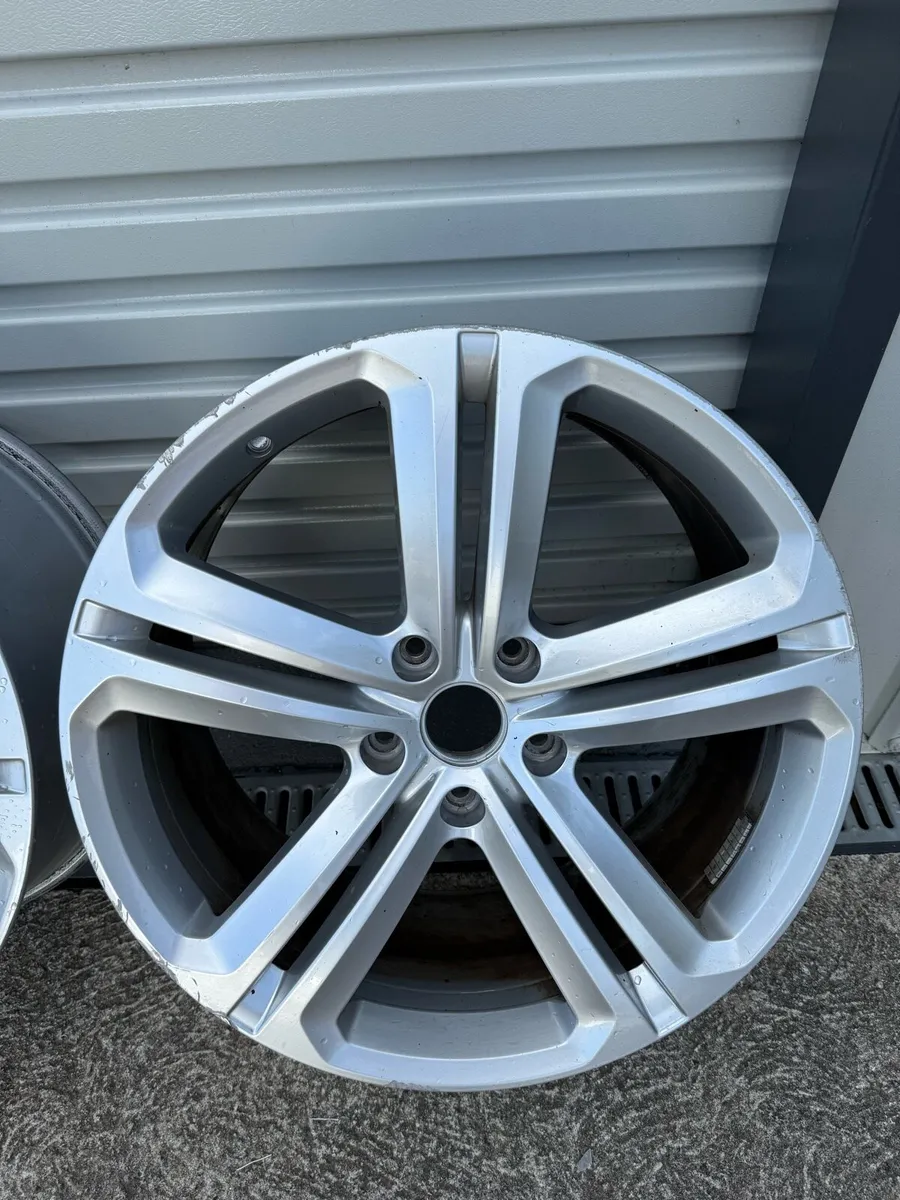 Genuine 21inch Volkswagen Touareg Alloys - Image 3