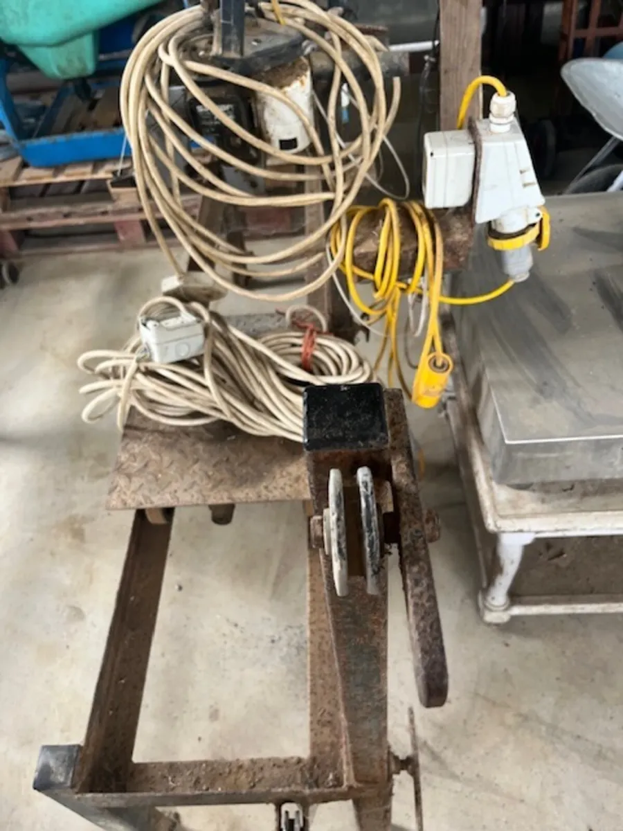 Potato bag stitcher