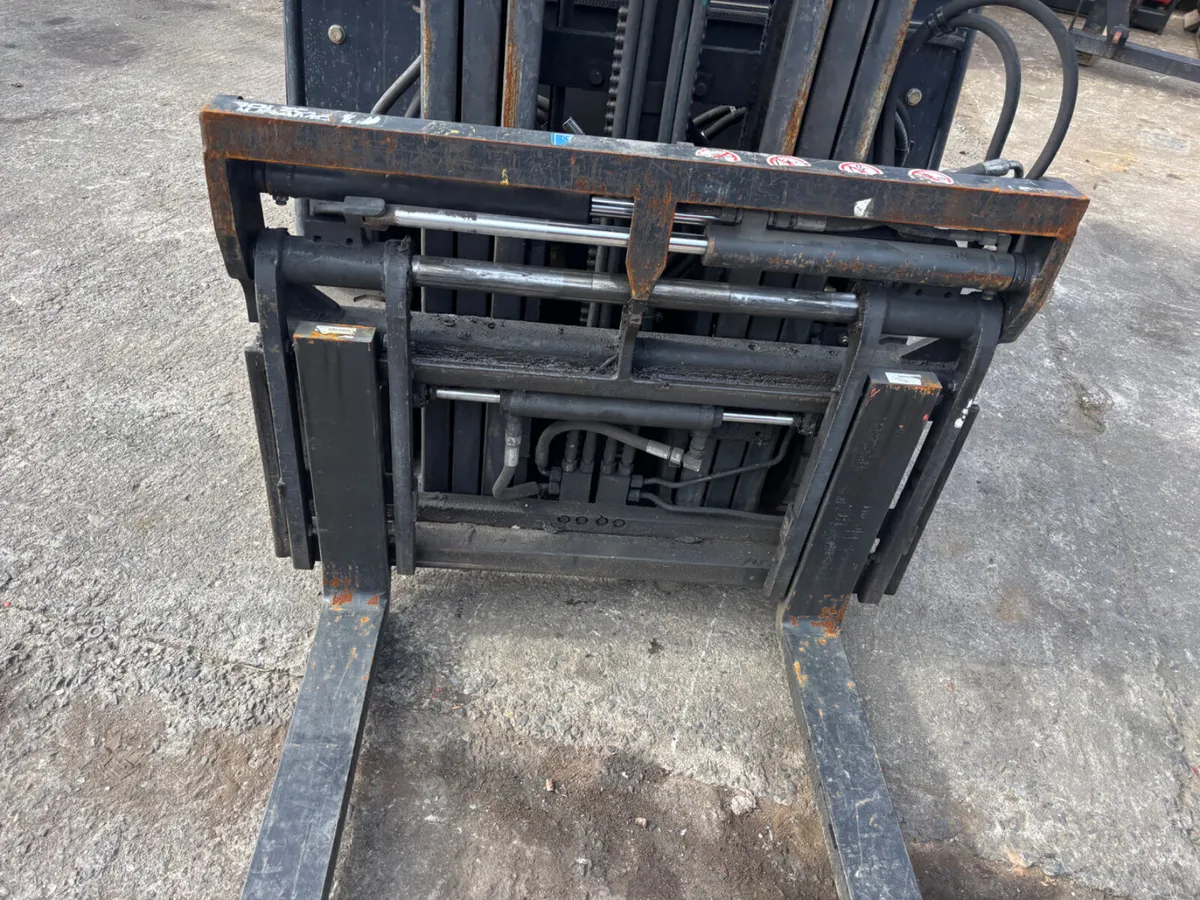 Doosan Electric Fork Lift - Image 3