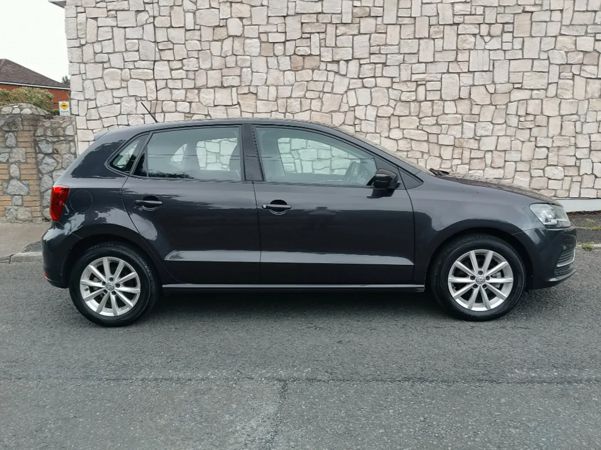 Volkswagen Polo Auto - Image 2