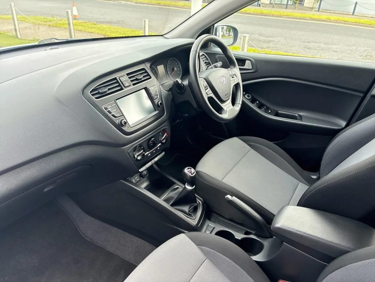 Hyundai i20 Active Deluxe Plus 5DR - Image 3