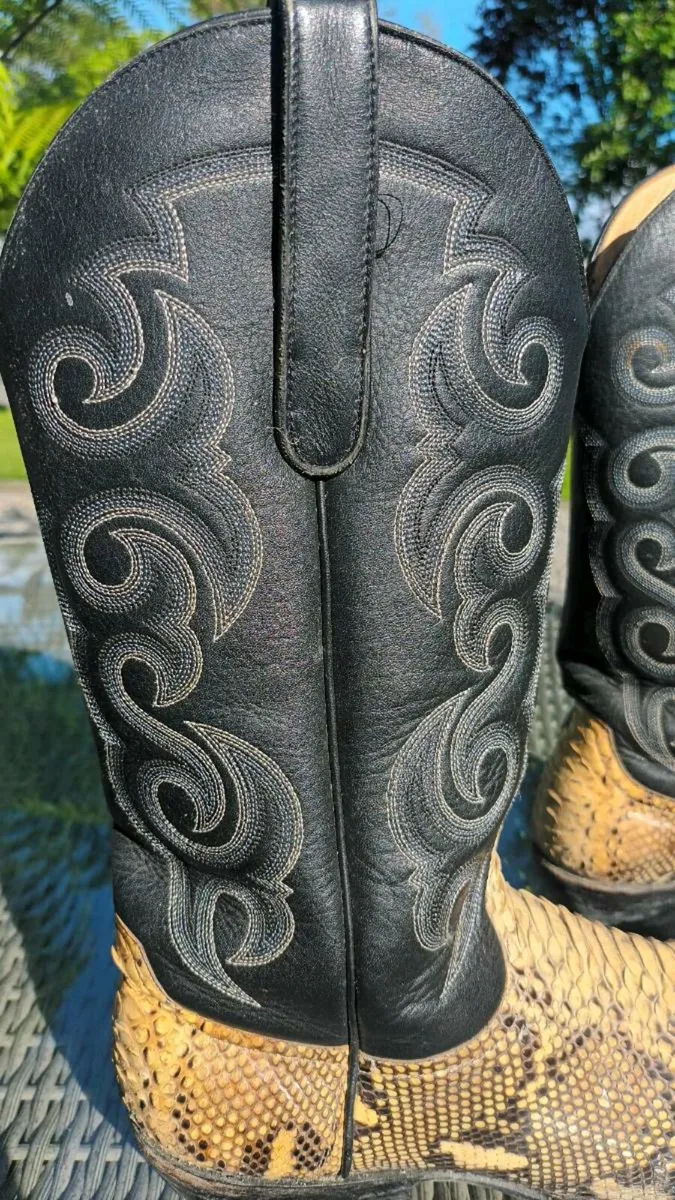 Cowboy boots, size 8.5 Mexican snakeskin D18 - Image 4