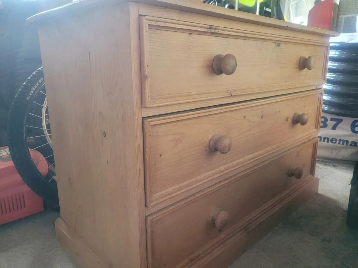 Chest of drawers - Image 1