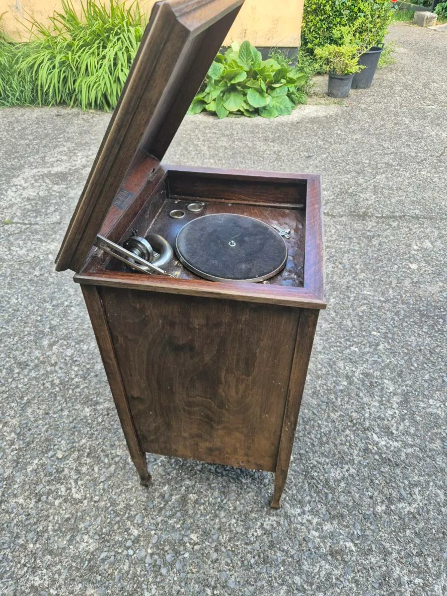 Gramophone - Image 4