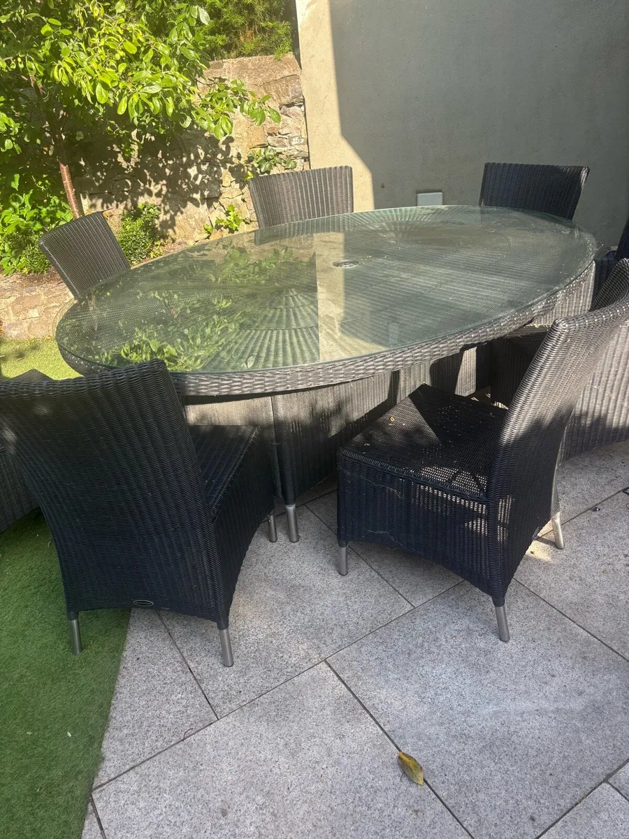 Westminster outdoor Table & Chairs - Image 1