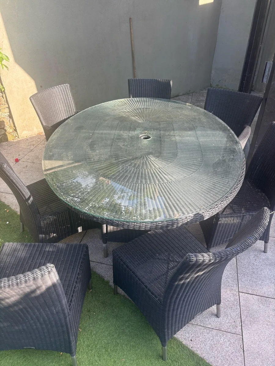 Westminster outdoor Table & Chairs - Image 3