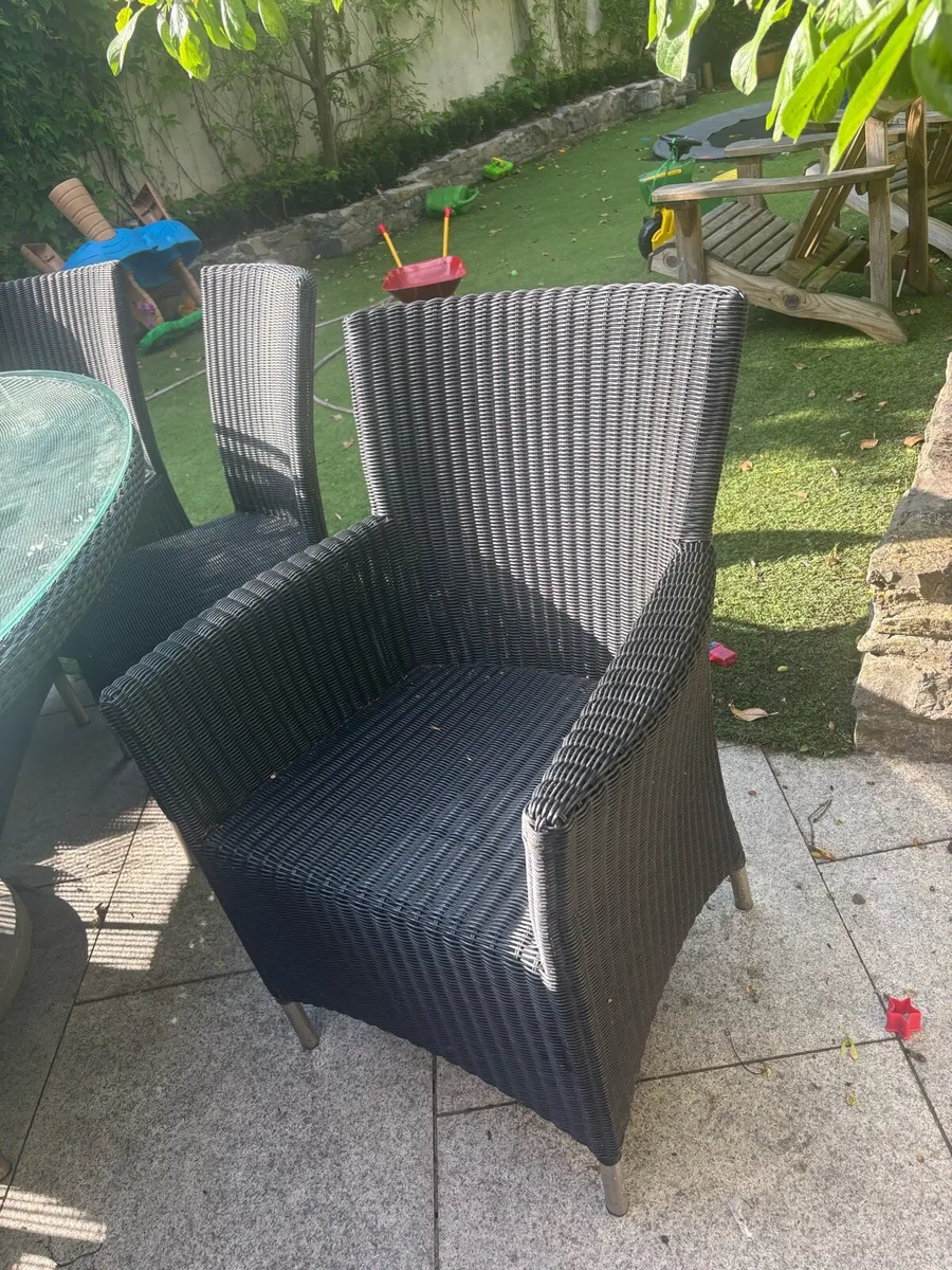 Westminster outdoor Table & Chairs - Image 4