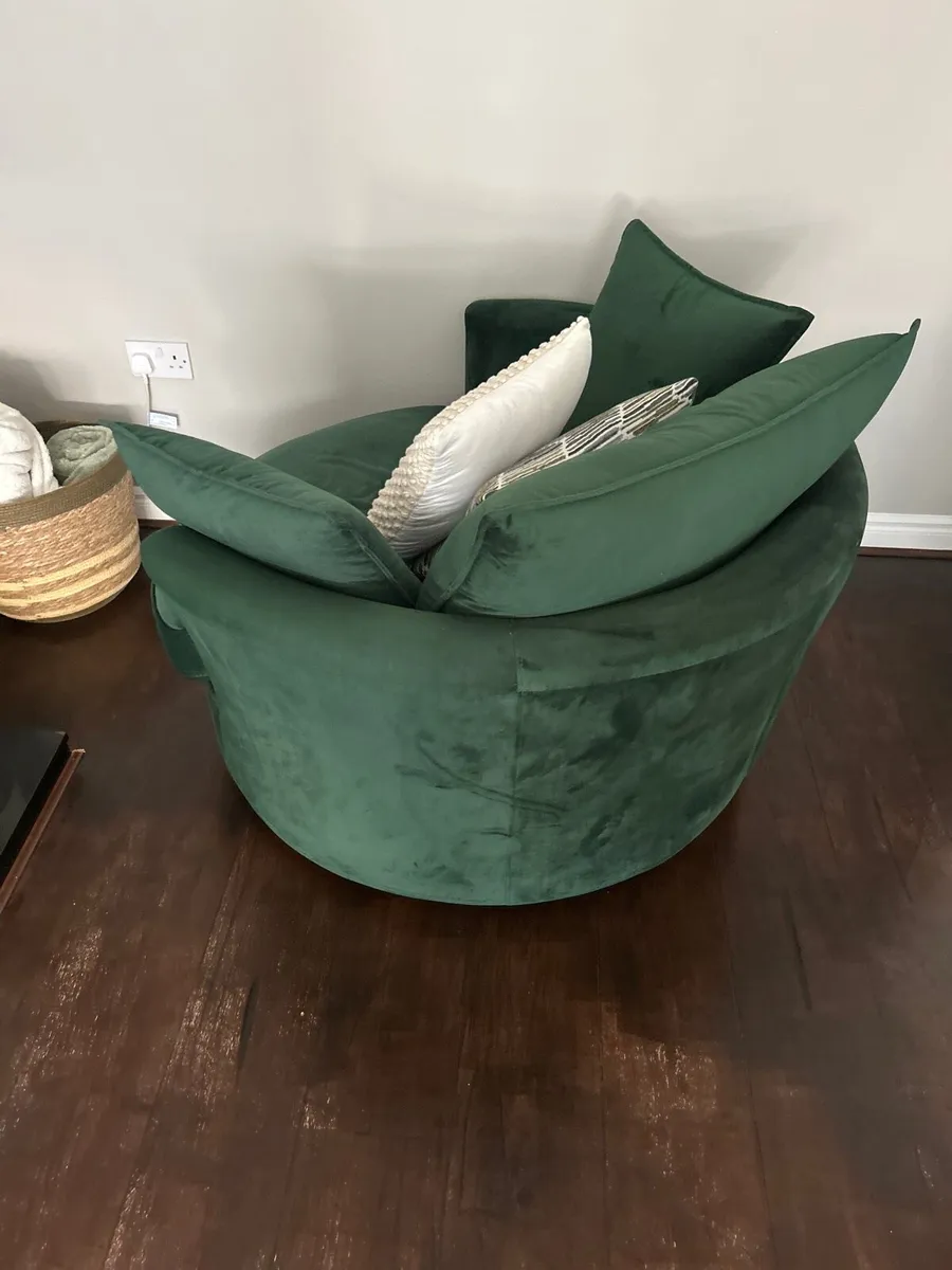 Swivel bottle green arm chair perfect condition - Image 2
